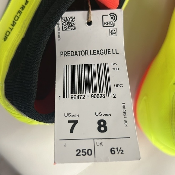 PREDATOR 24 LEAGUE LACELESS TURF SOCCER SHOES men 7 NWT main image 4